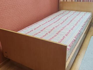 Односпальная кровать с нишей для белья