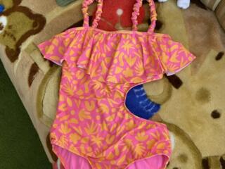 Купальники на девочку 10-12 лет и 5-7 лет по 100 леев.