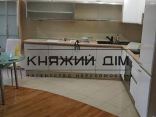 Продаж 4-кімнатної квартири кв. по вулиці Урлівська 10А. На 4/16 ...