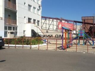 Продается 3-комнатная раздельная квартира площадью 130 м2, по адресу .