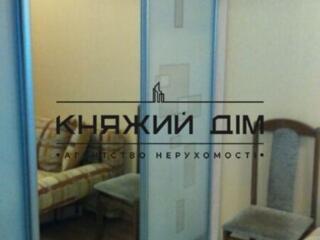 Продається відмінна 2-х кімнатна квартира з гарним ремонтом. Все що ..