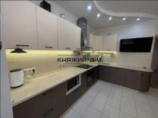 ЖК 4 сезони. Продаж 3 кімнатної роздільної квартири на Васильківській 