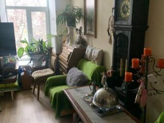 Продаётся однокомнатная квартира в центре.