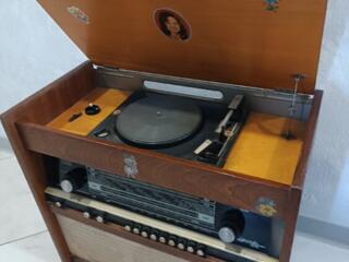Продам советские радиолы Ригонда И Сириус плюс пластинки