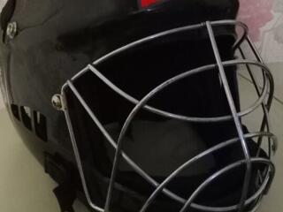 Вратарский шлем для хоккея с решеткой (б/у)