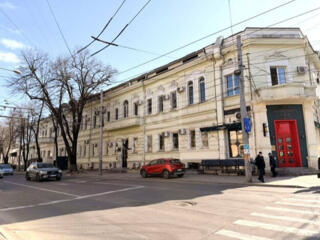 Spațiu în prima linie, la parter, în centrul istoric al Chișinăului! .