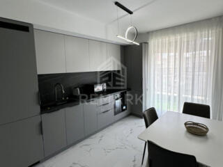 Apartament de închiriat pe bd. Mircea cel Bătrân cu parcare inclusă ..