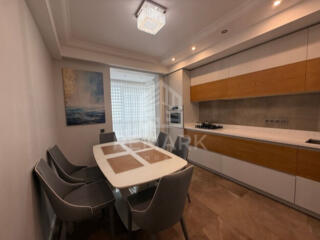 Apartament spațios, perfect pentru confortul familiei tale la doar 5 .