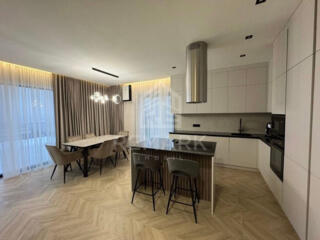 Casă  modernă, spațioasă și elegantă, situată într-o zonă liniștită, .