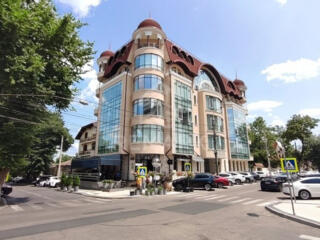 Chirie oficiu în centrul istoric, la doar 12€/mp., amplasat pe  str. .