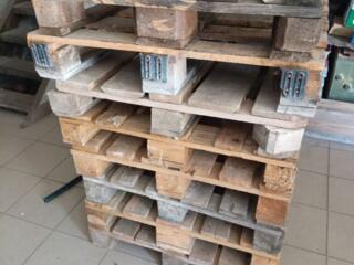 Поддоны (палеты) на балке.