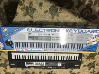 Продам синтезатор