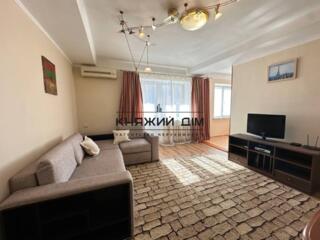 Двокімнатна квартира на Щорса вул. 33 Печерський р-н. 7-й поверх з 8. 