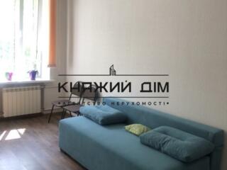 Продается 2-х комнатная квартира по ул. Зоологическая 4. 1/5 этажного 