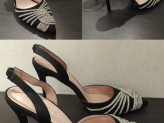 Продам босоножки
