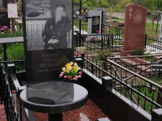 Памятники из натурального камня