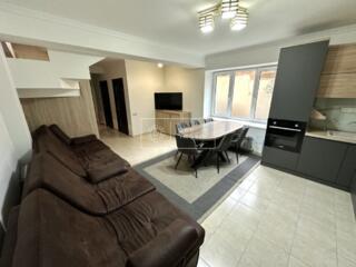 Vă propunem spre chirie apartament la sol cu 3 nivele, amplasat în ...