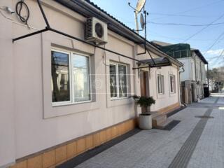 Se dă în chirie spatiu comercial în sec. Centru, str. M. ...