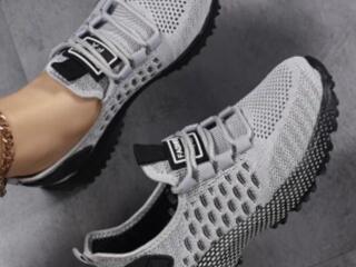 Кроссовки новые