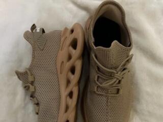 Кроссовки новые