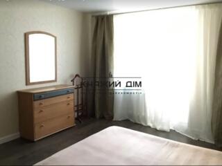 Продаж 2-кімнатної квартири по вул. Драгомирова 2 (спец. проект, 1999 