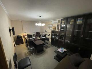 Продаж 2-х к. кв. на вул. Євгена Харченка 31, 49/30/7 кв.м, 1/5 пов. .