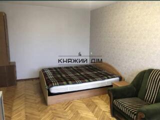 Продаж 1 кім квартири по вул. Вересневая 5 ( цегляний будинок 1970 ...