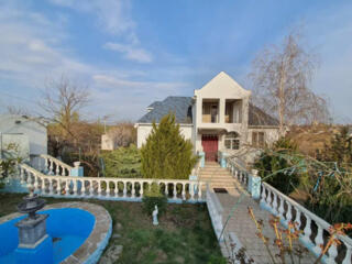 Продам красивый дом с действующим бизнесом - банкетным залом для ...