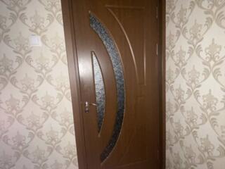 Монтаж дверей и ламината