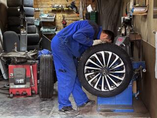 Норвегия: срочный набор в автомастерскую.