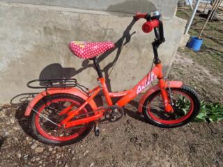 Продаётся велосипед красивый, яркий для девочки! Цена 1000руб!