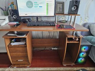 Продам компьютерный стол