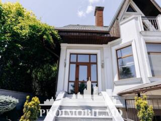 Vă propunem spre vânzare această casă cu 3 nivele în sect. Buiucani, .