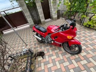 Kawasaki ZZR 600, 600 кубов, 100 л. с.