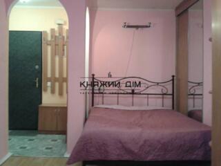 Здам 1 кімнатну квартиру метро Дружби Народів. По вулиці Кіквідзе 26. 