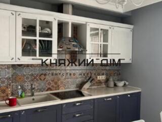 Продаж 3х кімнатної квартири Урлівська 38. Квартира знаходиться на 22 