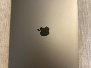 MacBook Pro в отличном состоянии!