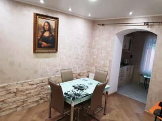 Предлагается к продаже хороший дом на участке восемь соток. Фасад ...