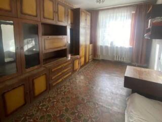 Продаётся трёхкомнатная квартира .