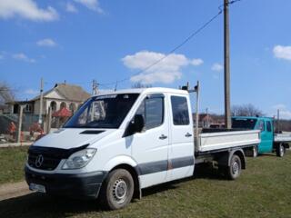 Se vind mașinile Delfin alb-anul2009 automată Verde-2006 