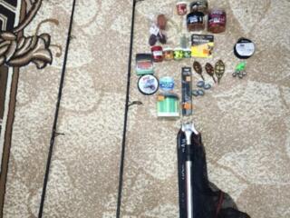 2 карповика 2.7 длина + 2 катушки с байтраннером + подсак+приман