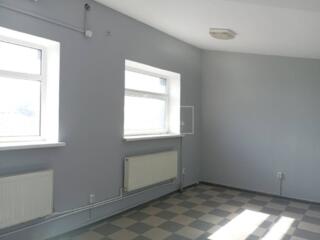 Se oferă spre chirie oficii, în sectorul Ciocana strada Uzinelor, cu .