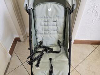 Продам в очень хорошем состоянии прогулочную коляску Joie