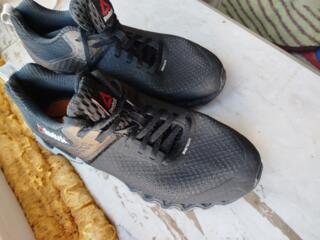 Продаются кроссовки