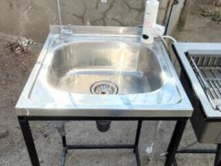 Продам Мойку, Вытяжку, Бочки 3 шт