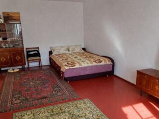 Продам квартиру на Заболотного в кирпичном доме.