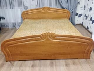 Продам двуспальную кровать.