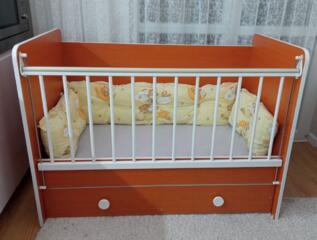 Patuc pentru copii Bambini in stare ca nou cu sertar + saltea ortoped.