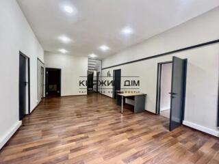 Без Комісії! Оренда просторого офіса поверх адміністративної будівлі. 