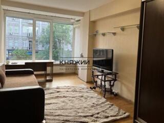 Пропонується до продажу роздільна 2-х кімнатна квартира в центрі ...